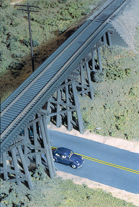 3147 Trestle w/Deck Girder Bridge HO