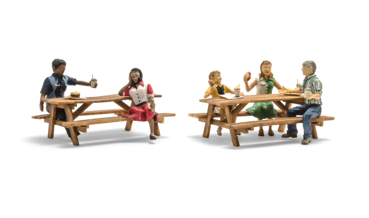 Outdoor Diners 5/
