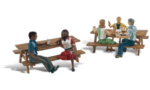 Outdoor Dining Groups 2/